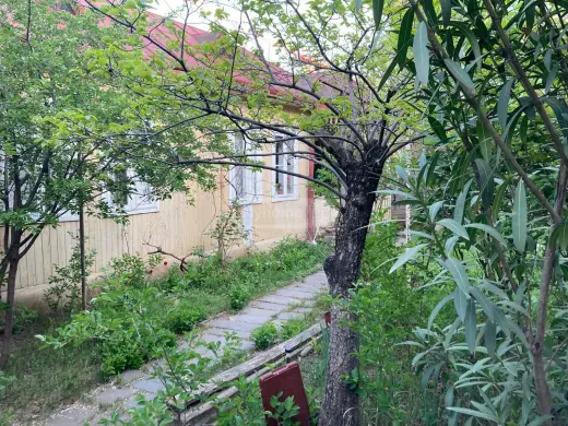 იყიდება, მიწა
