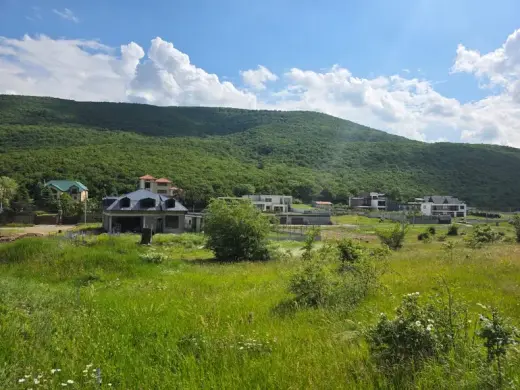 იყიდება, მიწა