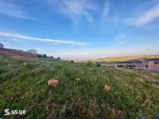 იყიდება, მიწა