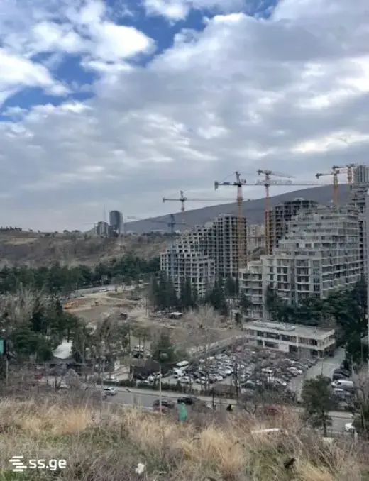 იყიდება, მიწა