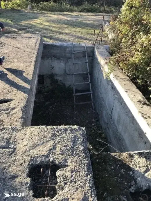 იყიდება, მიწა