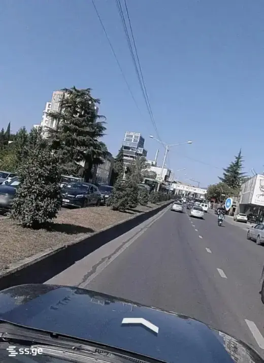 იყიდება, მიწა