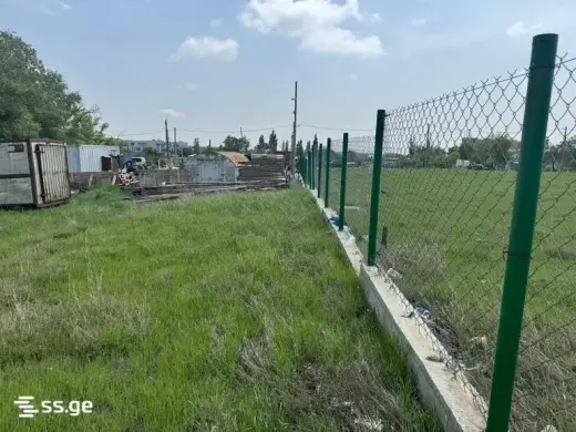 იყიდება, მიწა