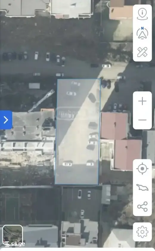 იყიდება, მიწა