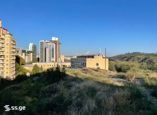 იყიდება, მიწა