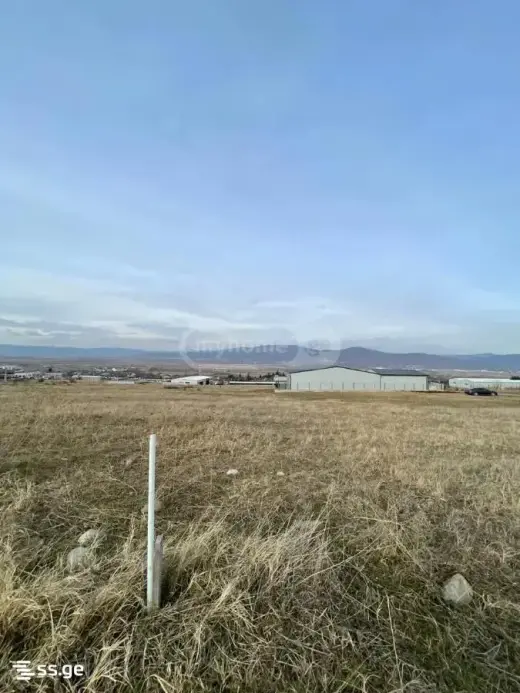 იყიდება, მიწა