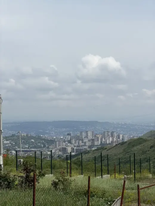 იყიდება, მიწა