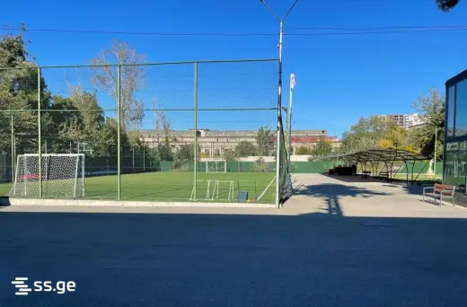 იყიდება, მიწა