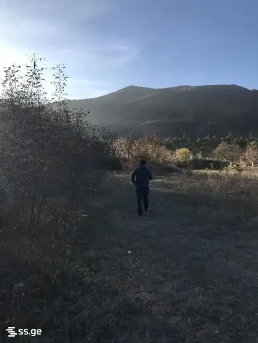 იყიდება, მიწა
