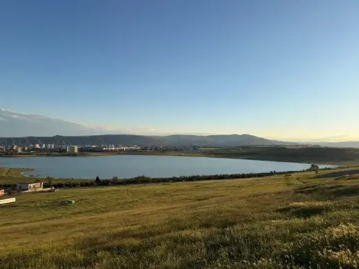 იყიდება, მიწა