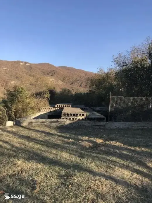 იყიდება, მიწა
