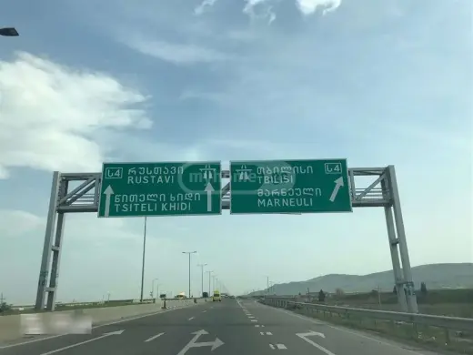 იყიდება, მიწა