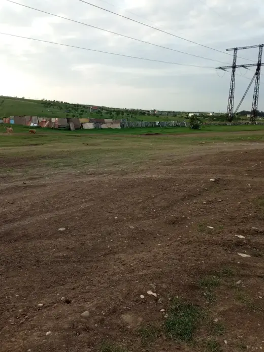 იყიდება, მიწა