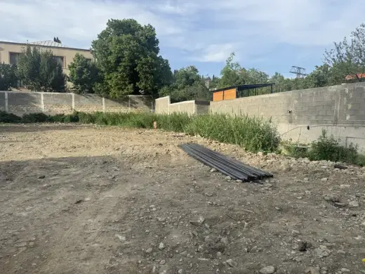 იყიდება, მიწა