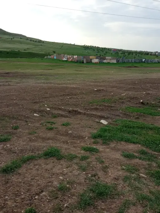იყიდება, მიწა