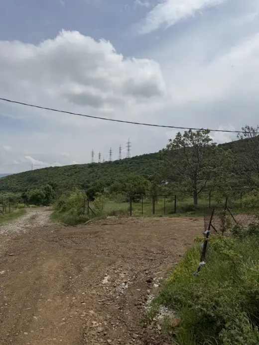იყიდება, მიწა