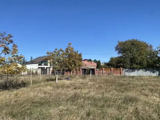 იყიდება, მიწა