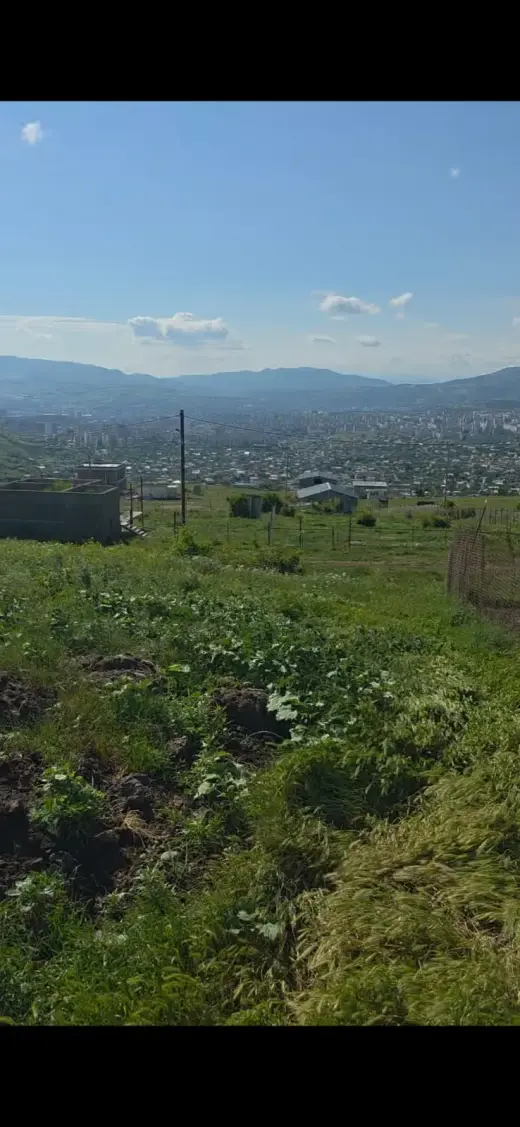 იყიდება, მიწა