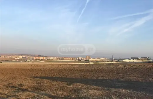იყიდება, მიწა