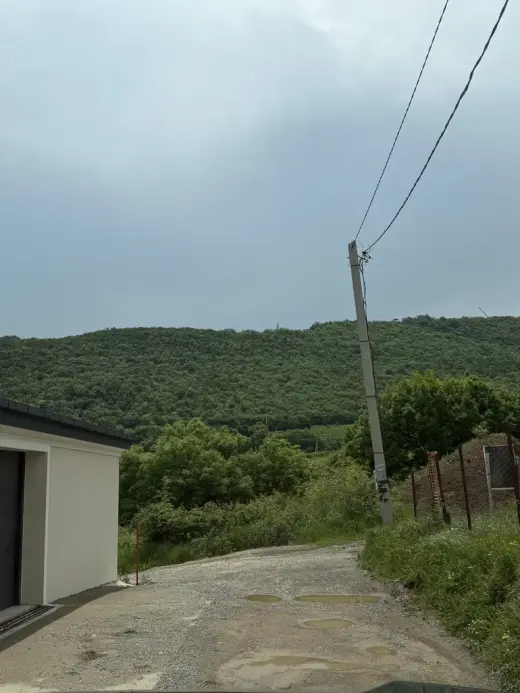 იყიდება, მიწა