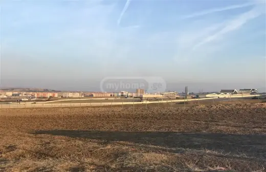 იყიდება, მიწა