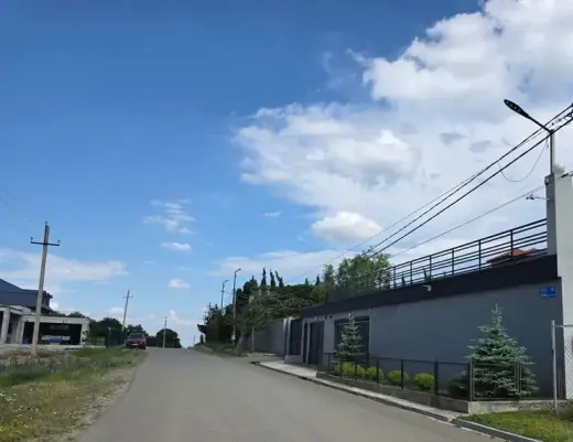 იყიდება, მიწა