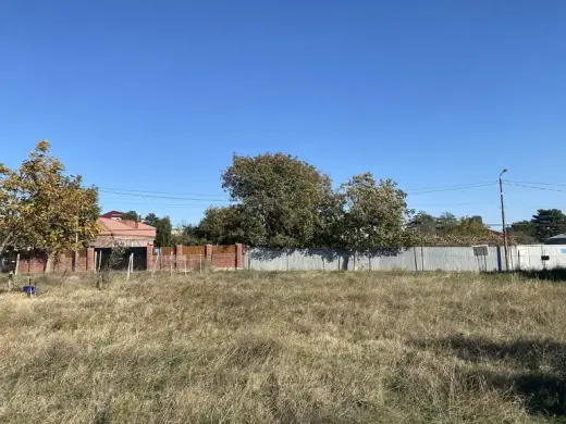 იყიდება, მიწა