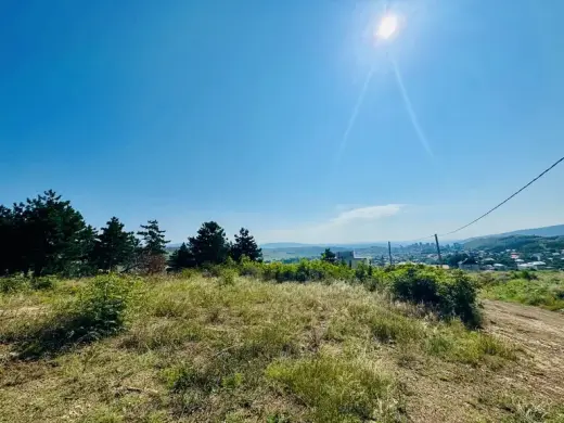 იყიდება, მიწა