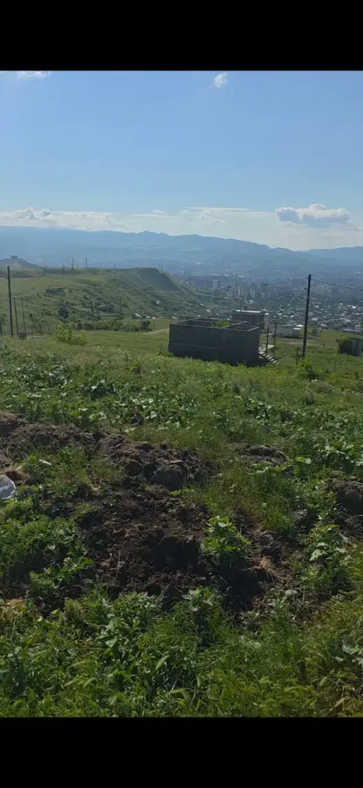 იყიდება, მიწა