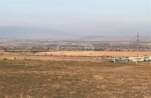 იყიდება, მიწა
