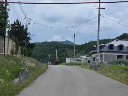 იყიდება, მიწა