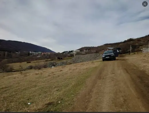 იყიდება, მიწა