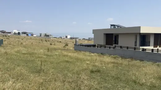 იყიდება, მიწა