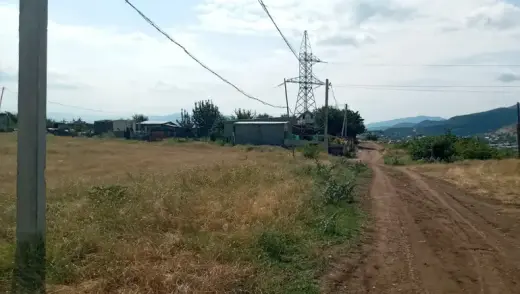იყიდება, მიწა