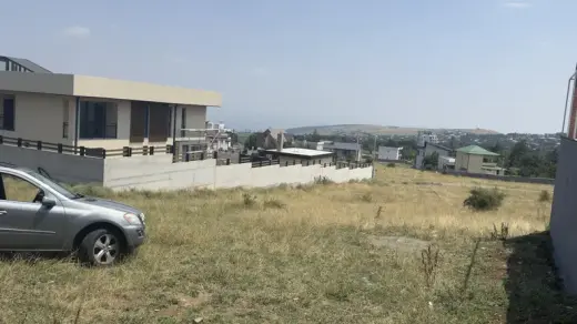 იყიდება, მიწა