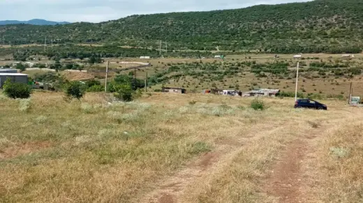 იყიდება, მიწა