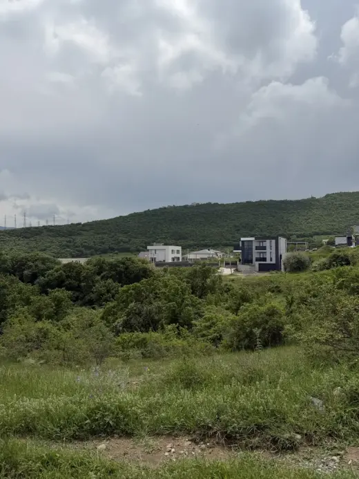 იყიდება, მიწა