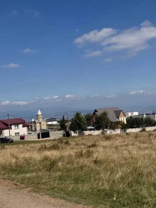იყიდება, მიწა