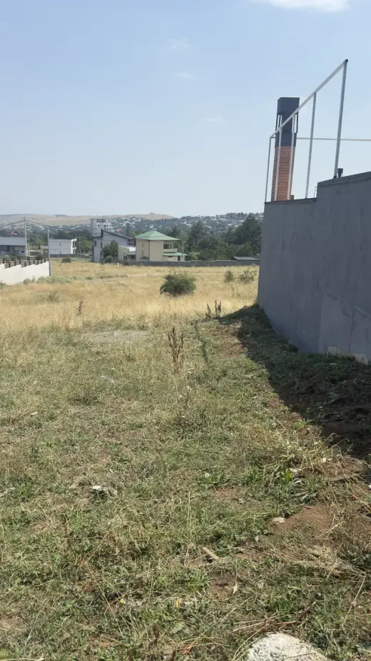 იყიდება, მიწა