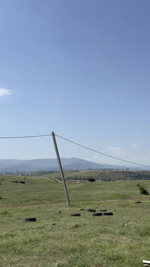 იყიდება, მიწა