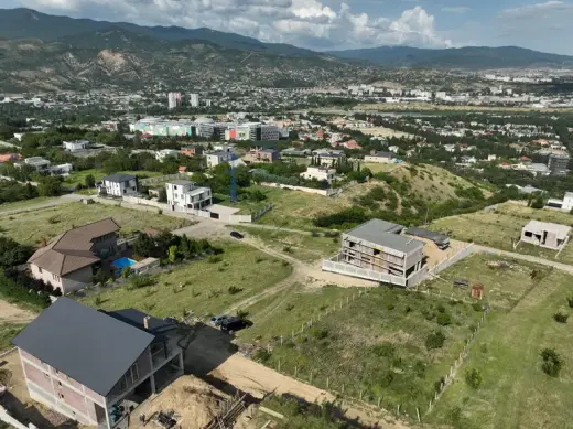 იყიდება, მიწა