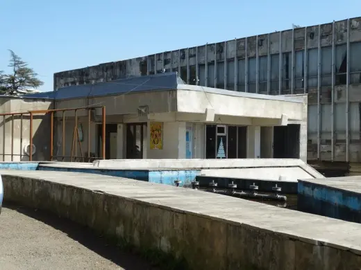 იყიდება, მიწა