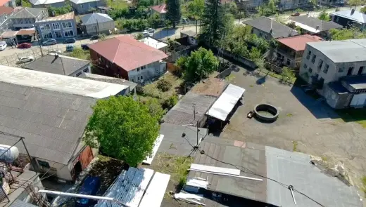 იყიდება, მიწა