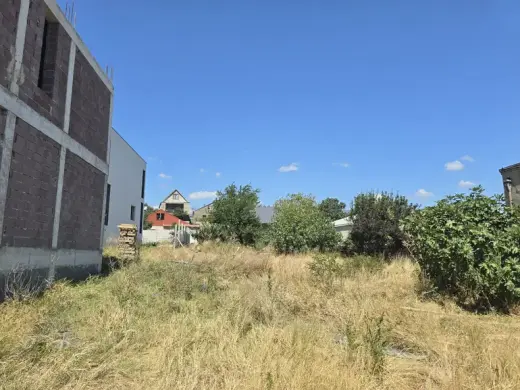 იყიდება, მიწა