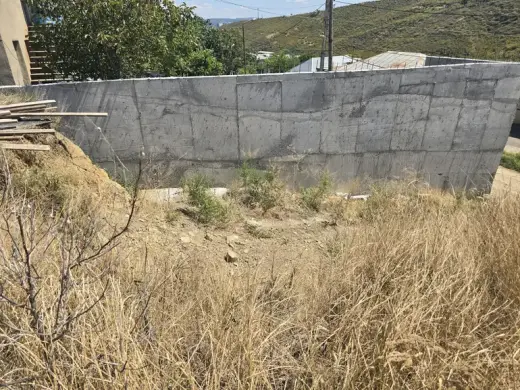 იყიდება, მიწა