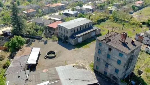 იყიდება, მიწა