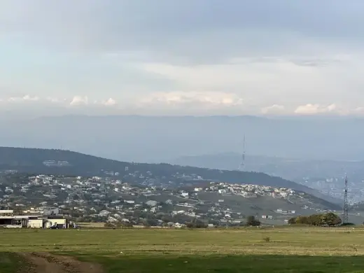 იყიდება, მიწა