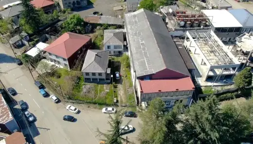 იყიდება, მიწა