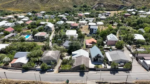 იყიდება, მიწა